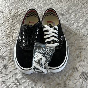 Black and white vans skate authentic size:8.5